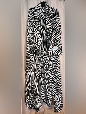 Snuggie Zebra Print Fleece Wearable Blanket Robe OSFM